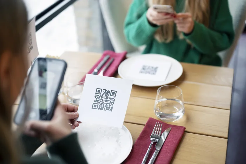 Comment scanner un QR code de menu au restaurant ?