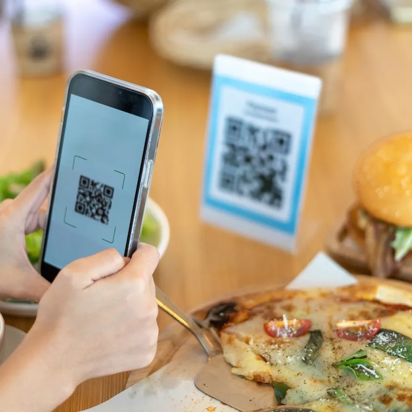 Paiement par QR code au restaurant : définition, avantages et guide d’installation